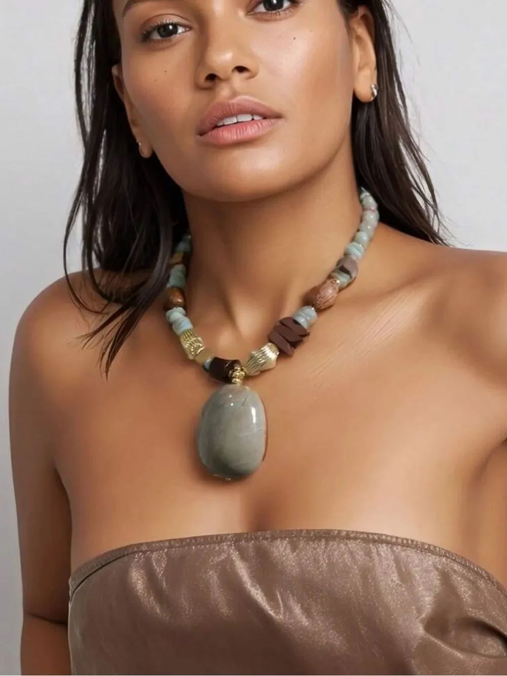 Green Stone Beaded Pendant Necklace R782